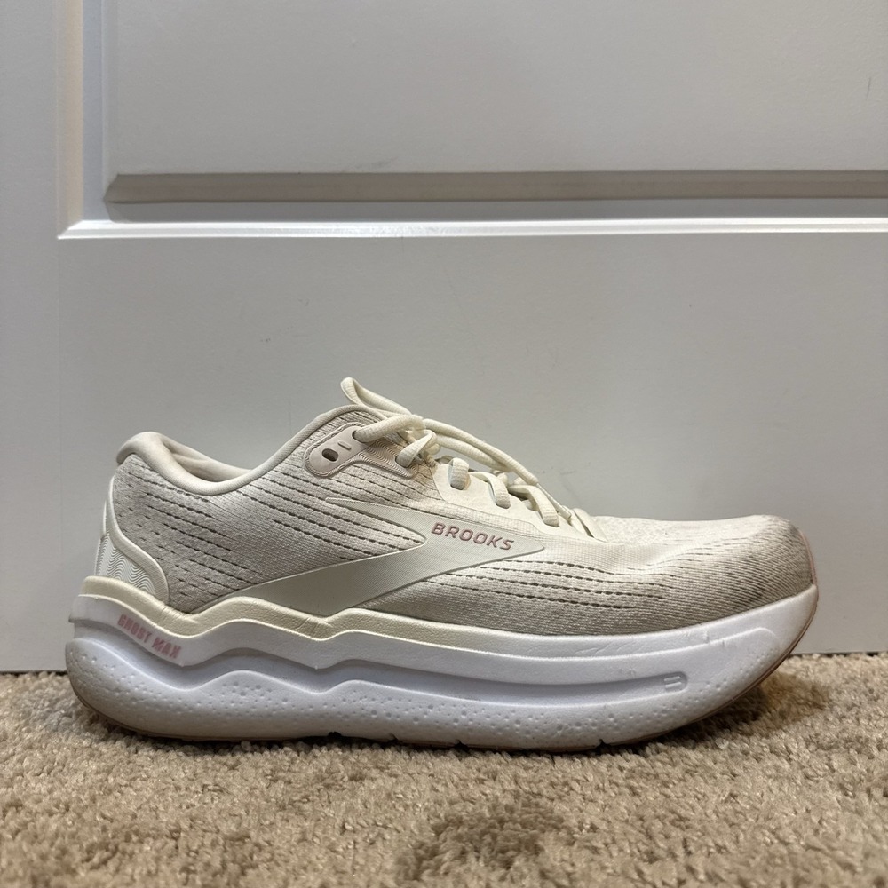 Brooks Ghost Max 2 Womens Size 11 White Running Cushioned Sneakers 1204201B190
